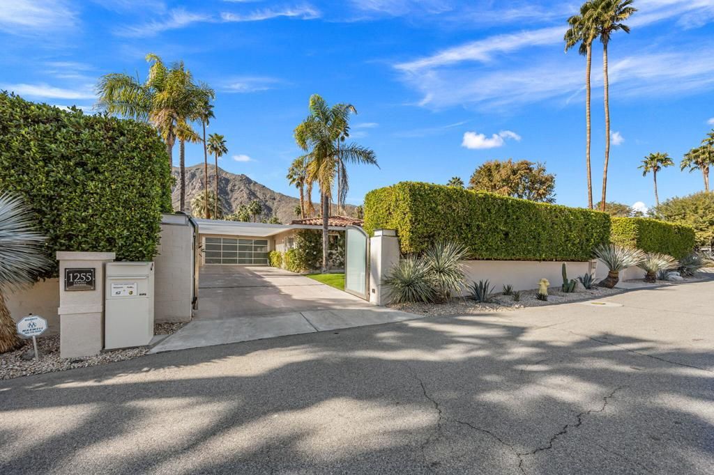 Image 3 of property listing at 1255 Camino Mirasol, Palm Springs, CA 92262