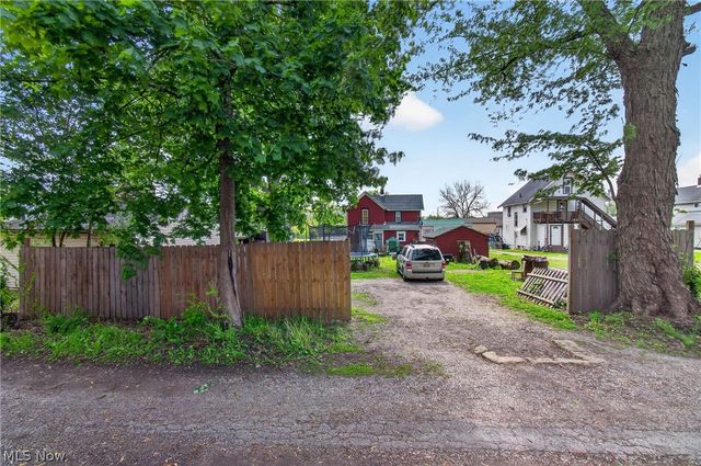 978 Wooster Road, Barberton, OH 44203
