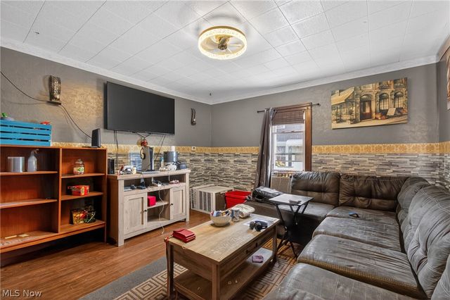 978 Wooster Road, Barberton, OH 44203