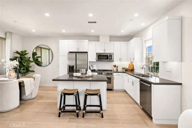 184 Elkhorn, Irvine, CA 92618