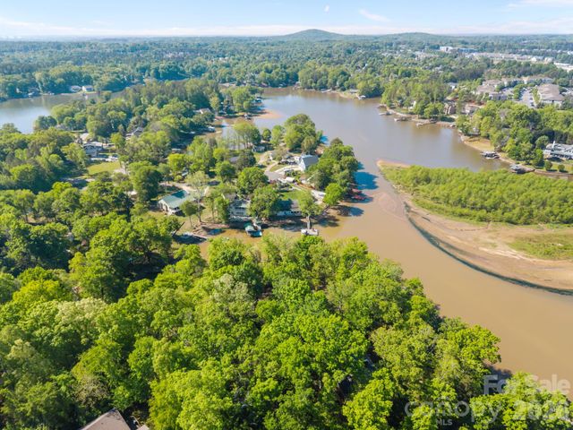405 Carroll Cove, Lake Wylie, SC 29710