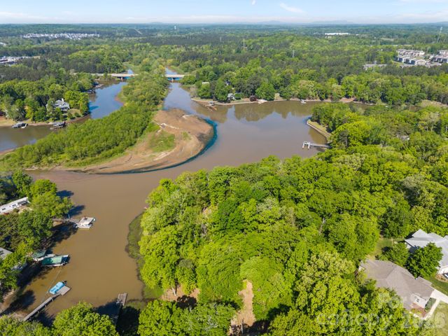 405 Carroll Cove, Lake Wylie, SC 29710