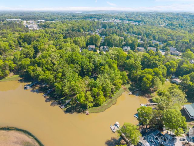 405 Carroll Cove, Lake Wylie, SC 29710