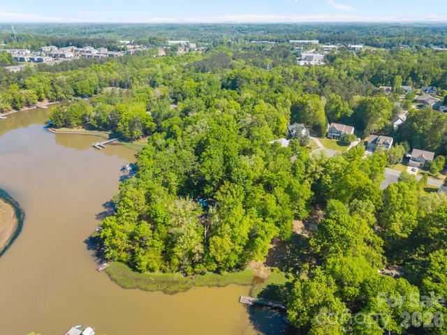 405 Carroll Cove, Lake Wylie, SC 29710