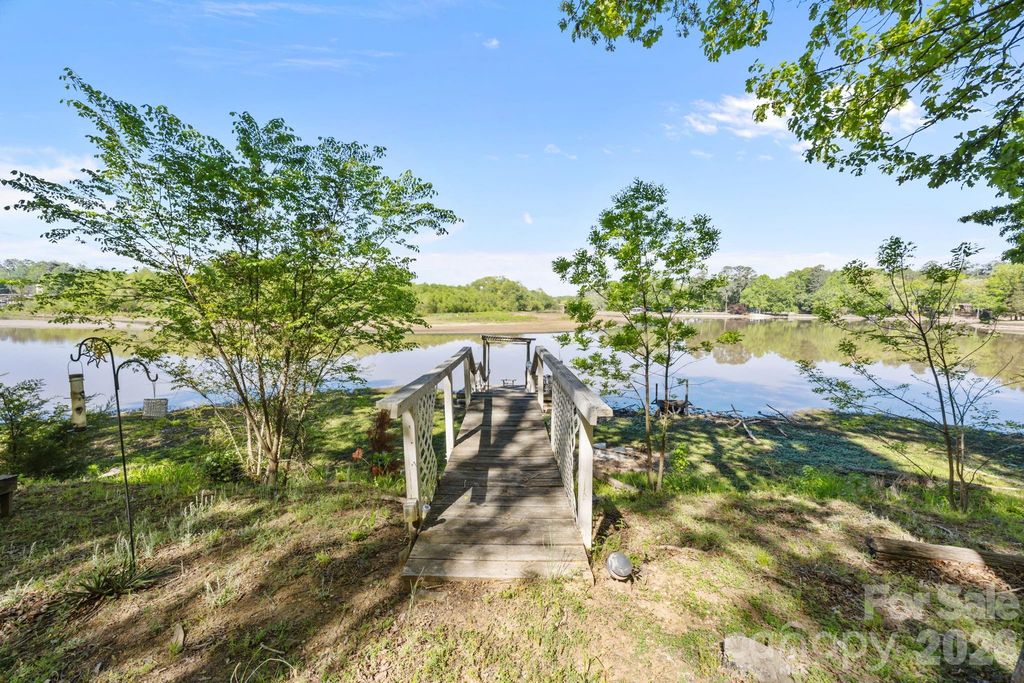 405 Carroll Cove, Lake Wylie, SC 29710