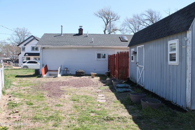 235 Alpine Way, Laurence Harbor, NJ 08879