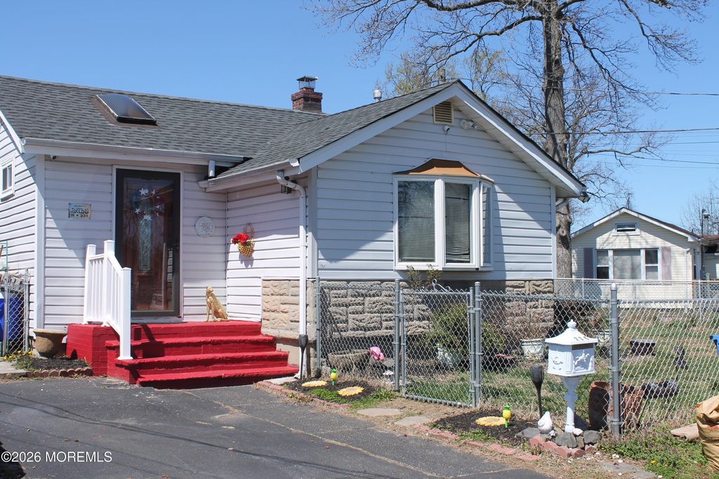 235 Alpine Way, Laurence Harbor, NJ 08879