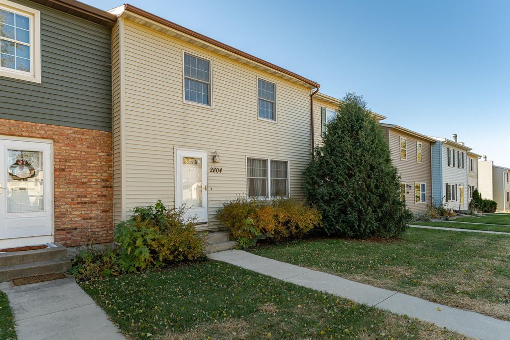 2804 25th Street NW, Rochester, MN 55901