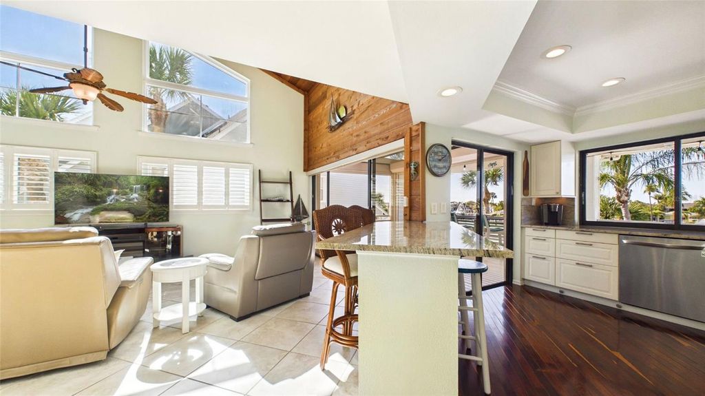 Image 11 of property listing at 350 PINELLAS BAYWAY S 5, Tierra Verde, FL 33715