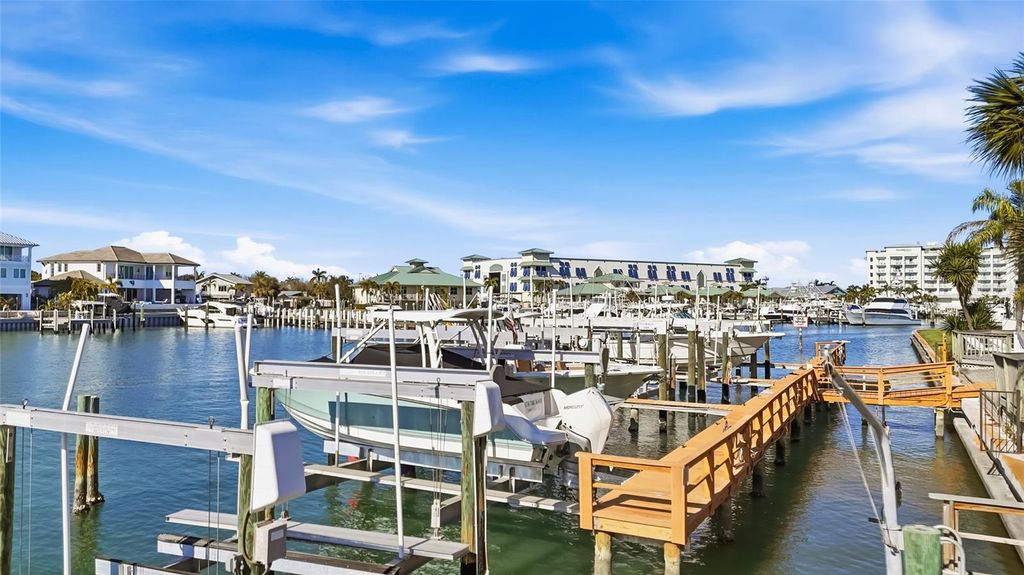 Image 27 of property listing at 350 PINELLAS BAYWAY S 5, Tierra Verde, FL 33715