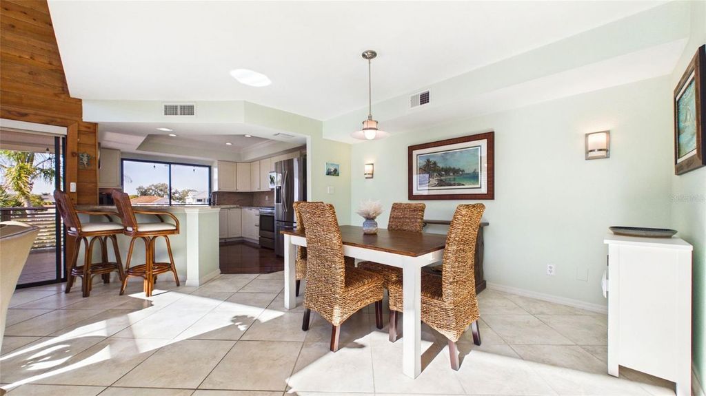 Image 7 of property listing at 350 PINELLAS BAYWAY S 5, Tierra Verde, FL 33715