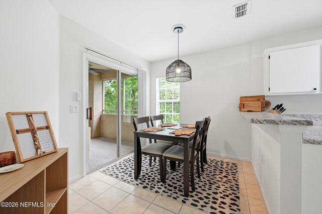 1655 THE GREENS Way 3325, Jacksonville Beach, FL 32250