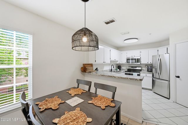 1655 THE GREENS Way 3325, Jacksonville Beach, FL 32250