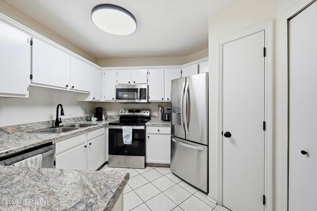 1655 THE GREENS Way 3325, Jacksonville Beach, FL 32250