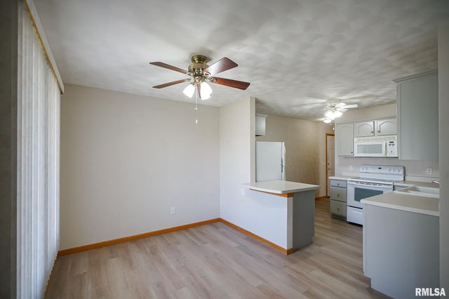 130 EASY Street, Washington, IL 61571