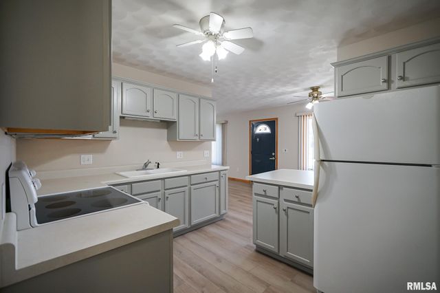 130 EASY Street, Washington, IL 61571
