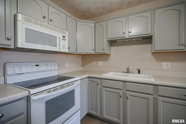 130 EASY Street, Washington, IL 61571
