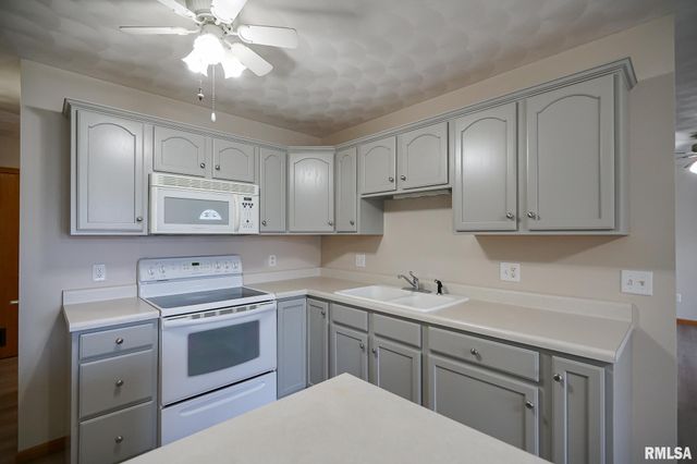 130 EASY Street, Washington, IL 61571