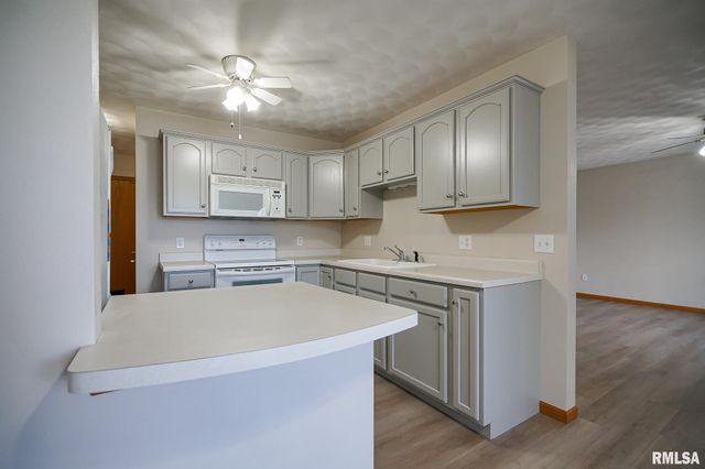 130 EASY Street, Washington, IL 61571