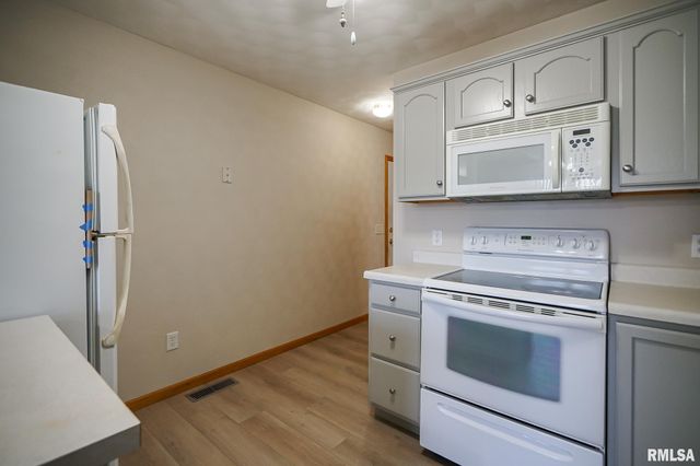 130 EASY Street, Washington, IL 61571