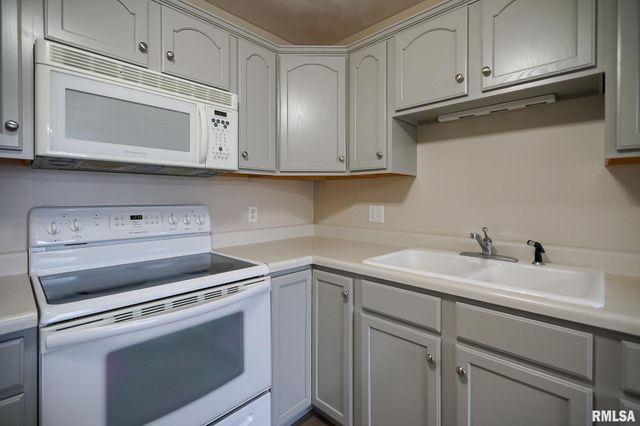 130 EASY Street, Washington, IL 61571