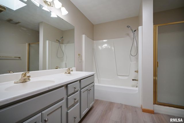 130 EASY Street, Washington, IL 61571