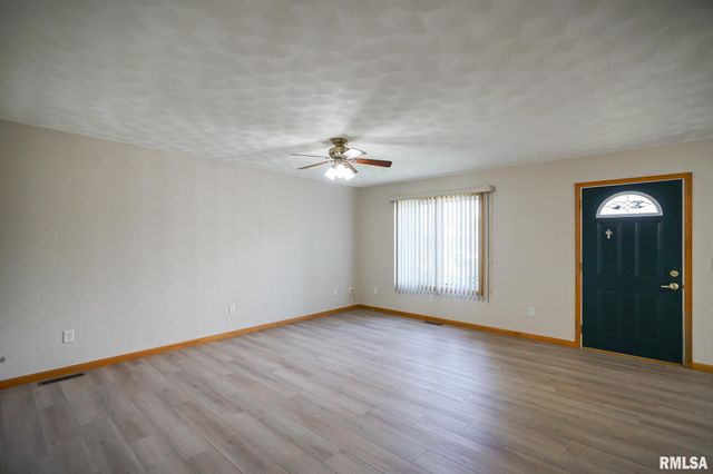 130 EASY Street, Washington, IL 61571