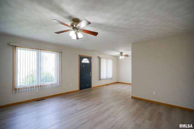 130 EASY Street, Washington, IL 61571