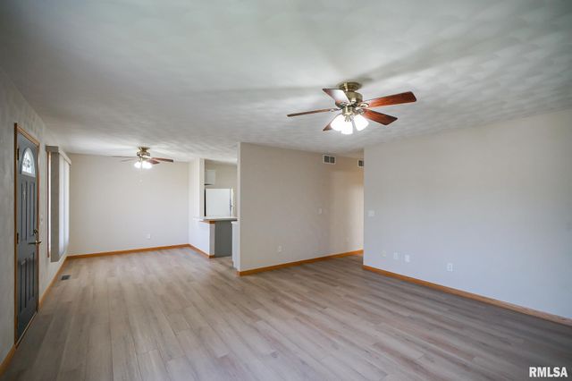 130 EASY Street, Washington, IL 61571