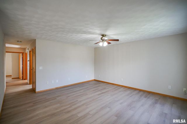130 EASY Street, Washington, IL 61571