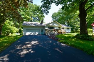 46 Pine Grove Avenue, Ballston, NY 12020