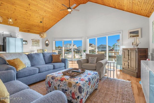 6114 6th Street, Surf City, NC 28445