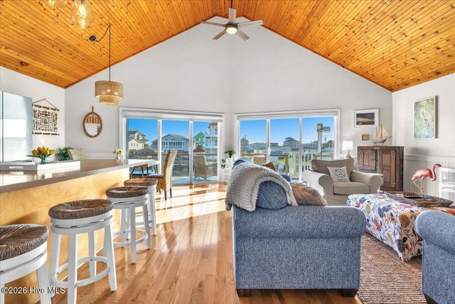 6114 6th Street, Surf City, NC 28445