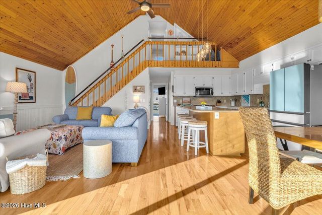 6114 6th Street, Surf City, NC 28445