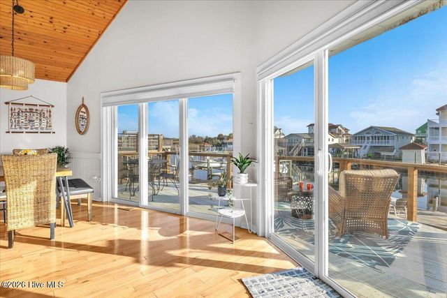 6114 6th Street, Surf City, NC 28445