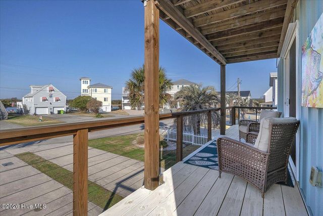 6114 6th Street, Surf City, NC 28445