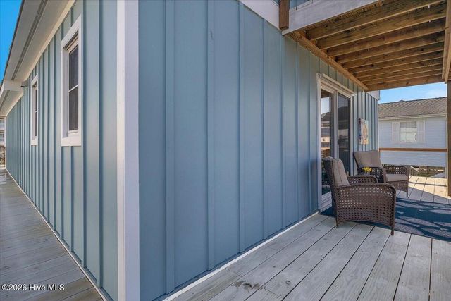 6114 6th Street, Surf City, NC 28445