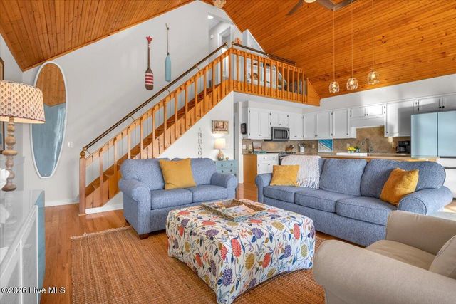 6114 6th Street, Surf City, NC 28445