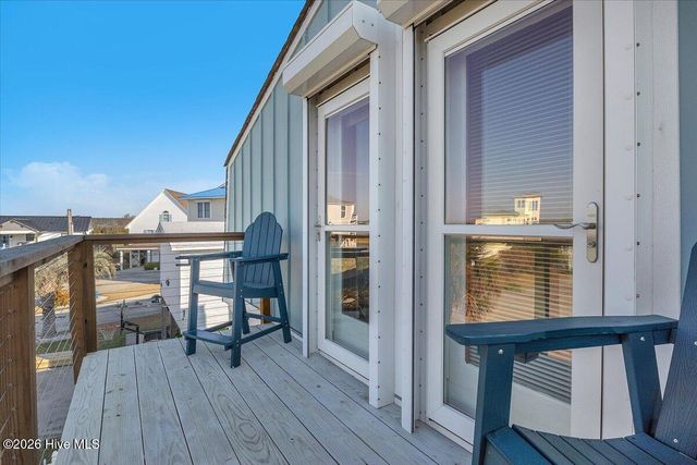 6114 6th Street, Surf City, NC 28445