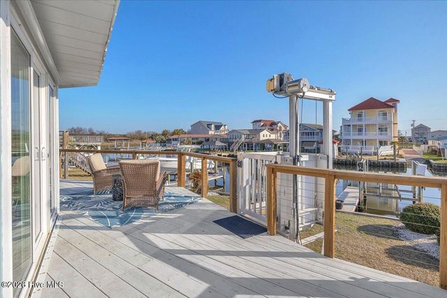6114 6th Street, Surf City, NC 28445