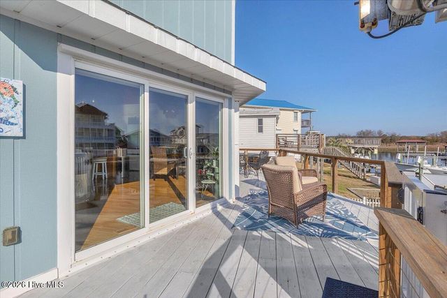 6114 6th Street, Surf City, NC 28445