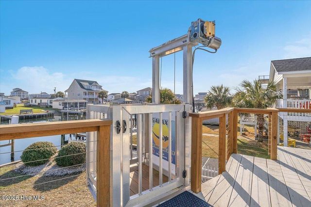 6114 6th Street, Surf City, NC 28445