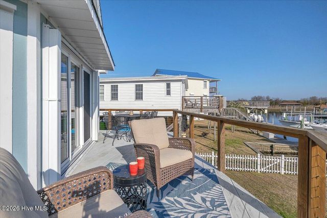 6114 6th Street, Surf City, NC 28445