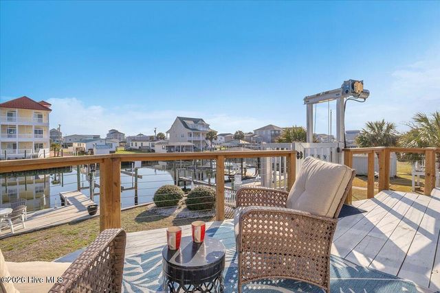 6114 6th Street, Surf City, NC 28445