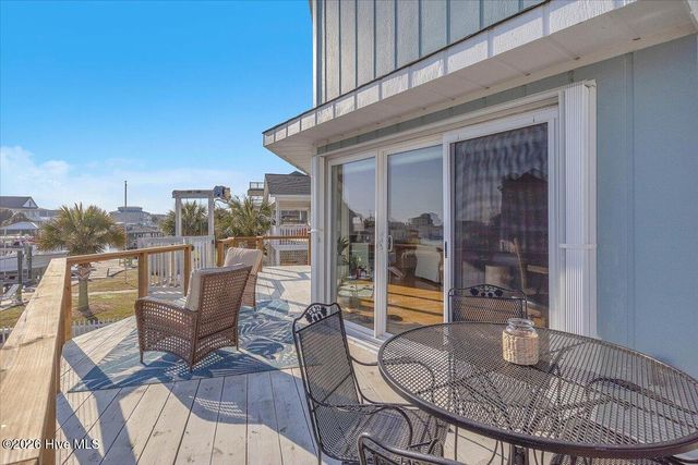 6114 6th Street, Surf City, NC 28445