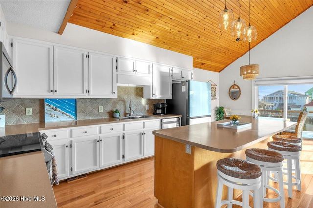 6114 6th Street, Surf City, NC 28445