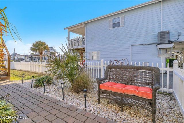 6114 6th Street, Surf City, NC 28445