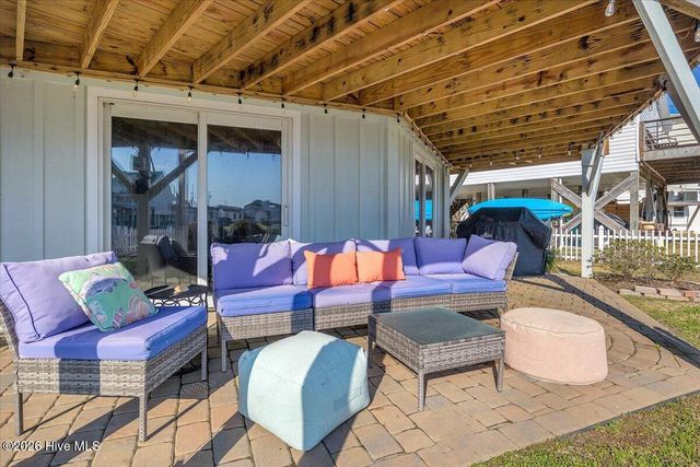 6114 6th Street, Surf City, NC 28445