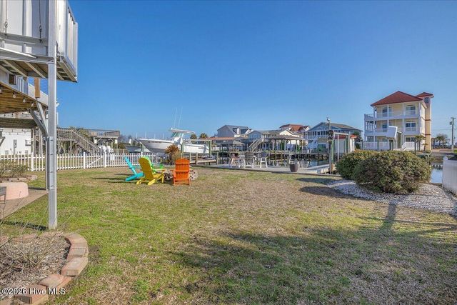6114 6th Street, Surf City, NC 28445