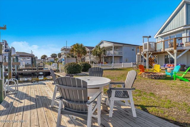 6114 6th Street, Surf City, NC 28445